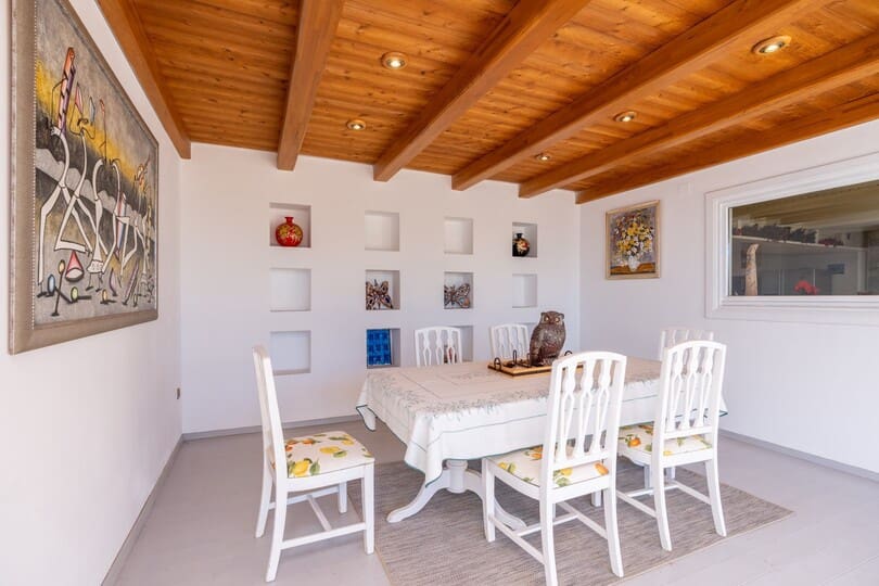 5 bedroom Villa for sale in Benahavis with pool garage - € 1,900,000 (Ref: 10155760)