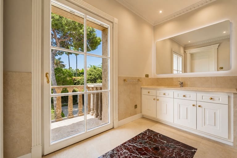 10 soveværelse Villa til salg i Golden Mile med swimmingpool garage - € 17.500.000 (Ref: 10166880)