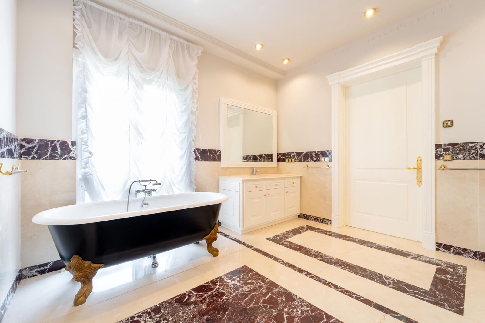 10 soveværelse Villa til salg i Golden Mile med swimmingpool garage - € 17.500.000 (Ref: 10166880)