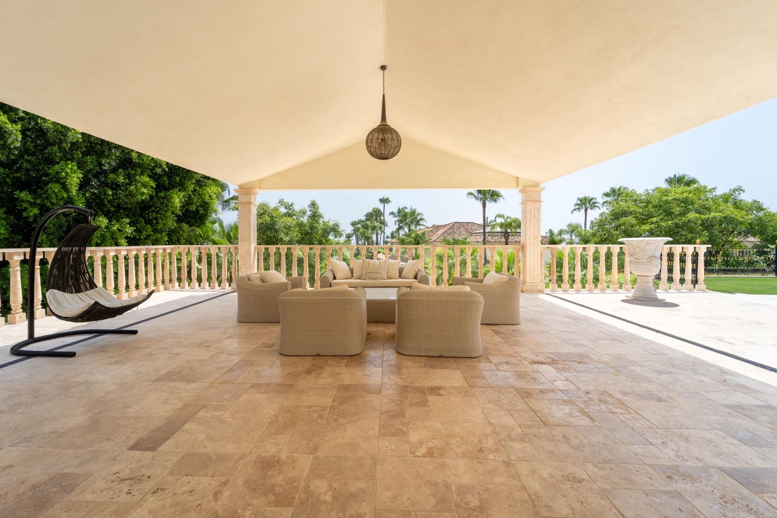 10 soveværelse Villa til salg i Golden Mile med swimmingpool garage - € 17.500.000 (Ref: 10166880)