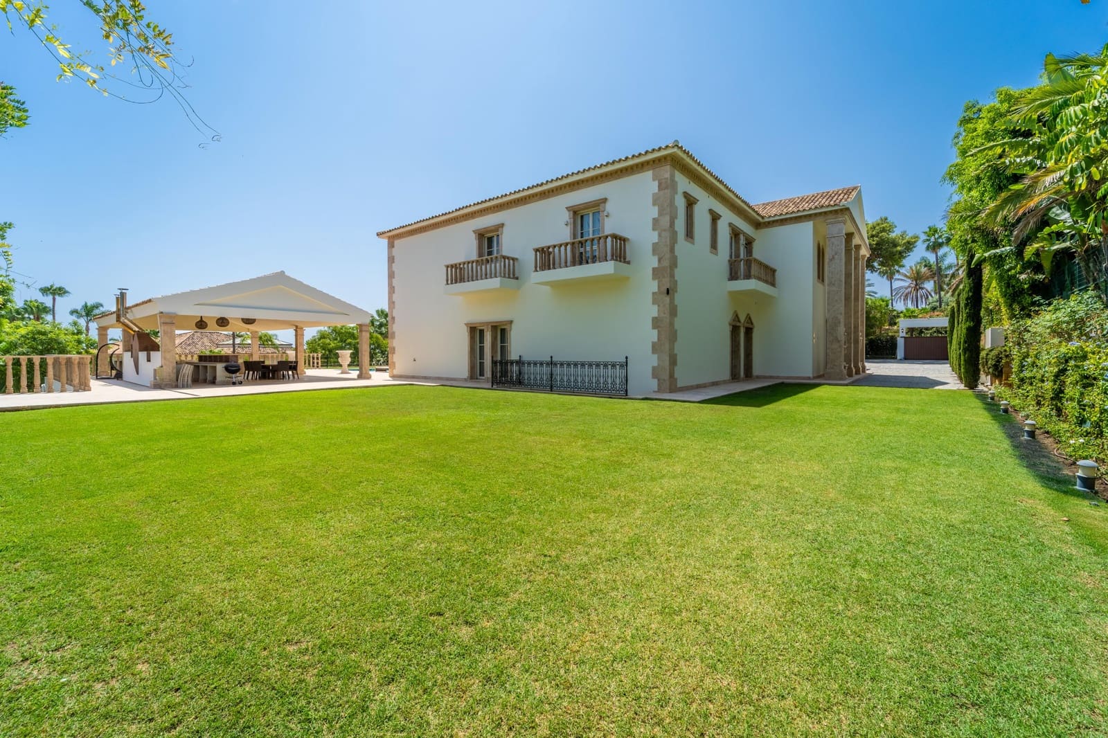10 soveværelse Villa til salg i Golden Mile med swimmingpool garage - € 17.500.000 (Ref: 10166880)
