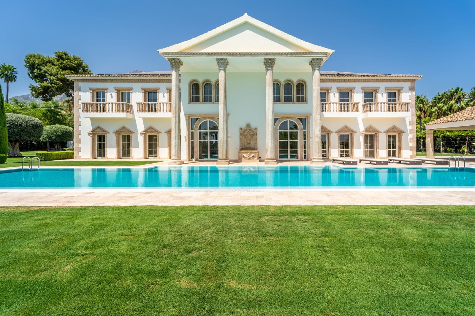 10 soveværelse Villa til salg i Golden Mile med swimmingpool garage - € 17.500.000 (Ref: 10166880)