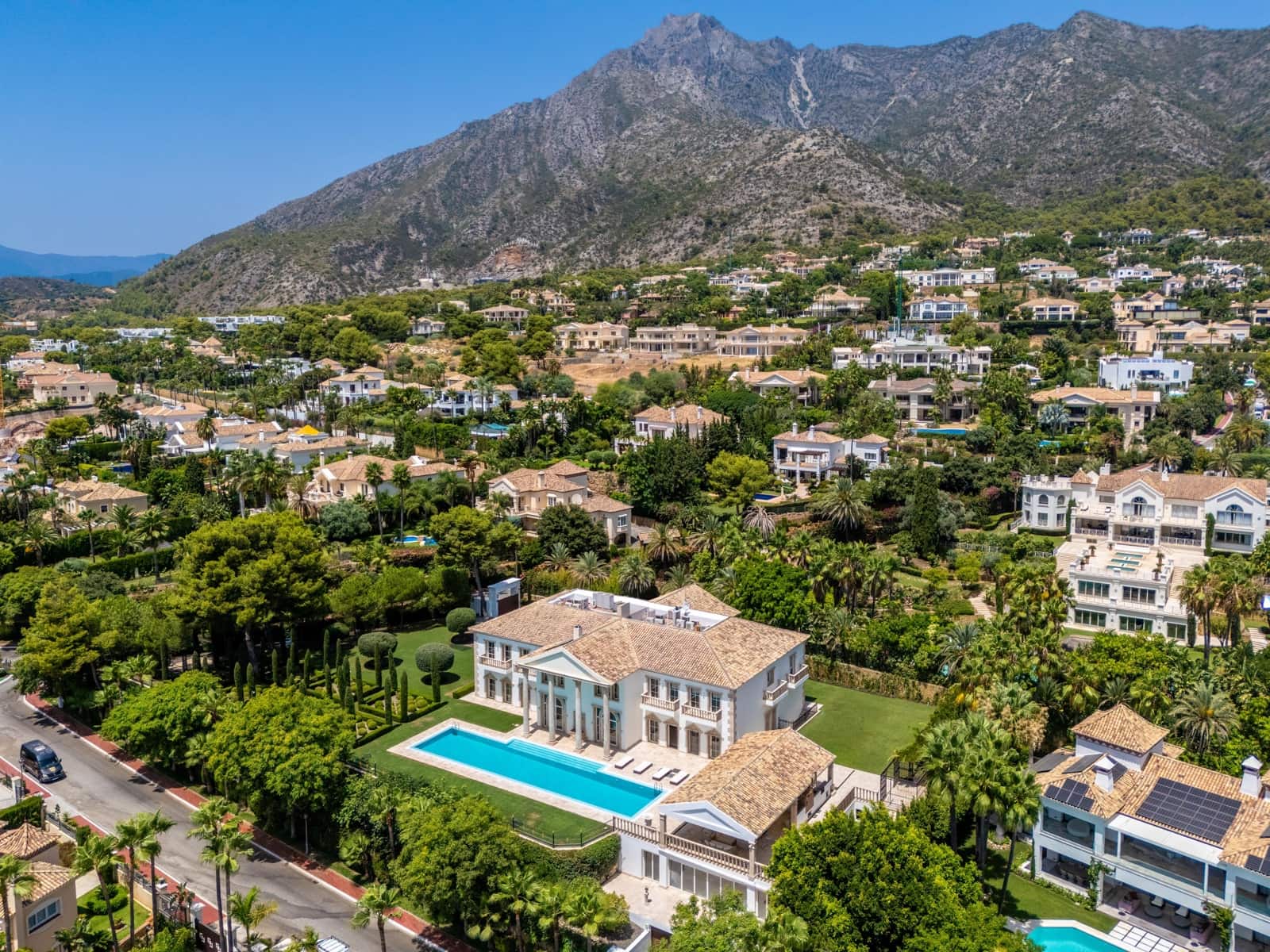 10 soveværelse Villa til salg i Golden Mile med swimmingpool garage - € 17.500.000 (Ref: 10166880)