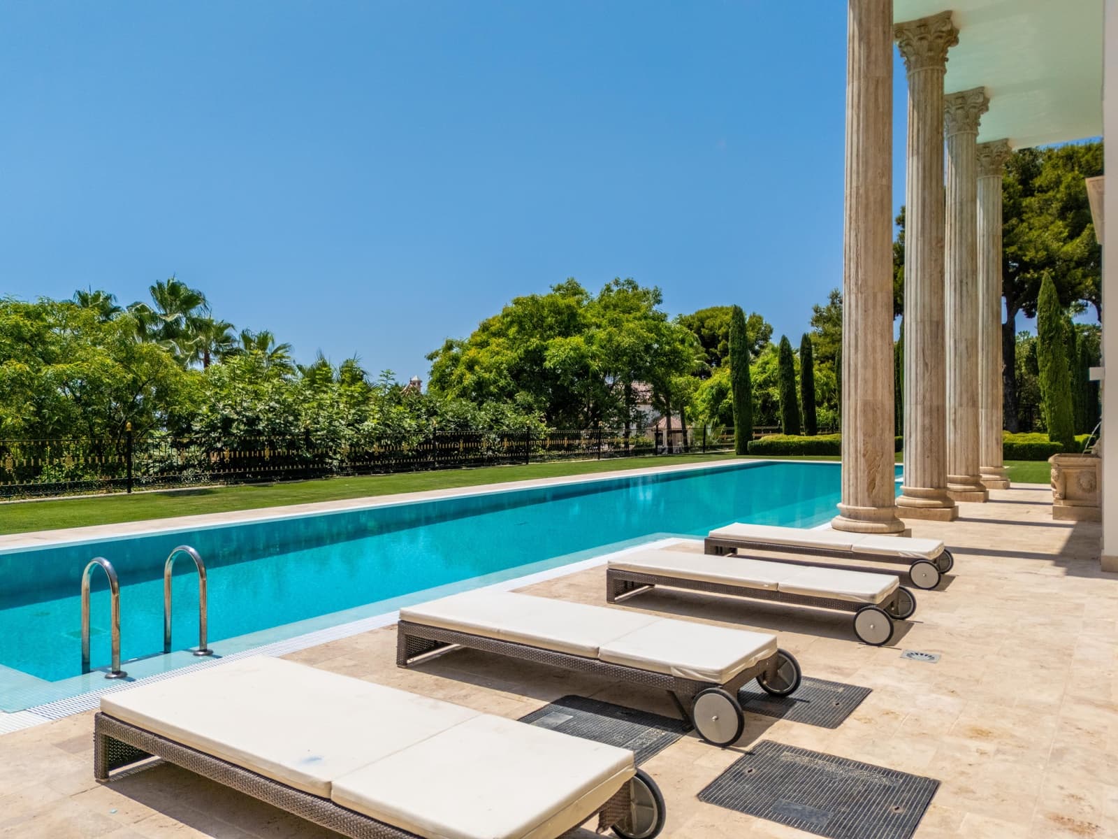 10 soveværelse Villa til salg i Golden Mile med swimmingpool garage - € 17.500.000 (Ref: 10166880)