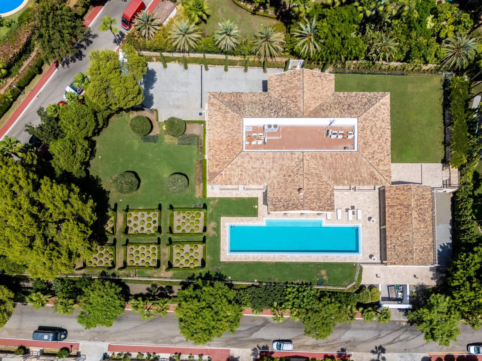 10 soveværelse Villa til salg i Golden Mile med swimmingpool garage - € 17.500.000 (Ref: 10166880)