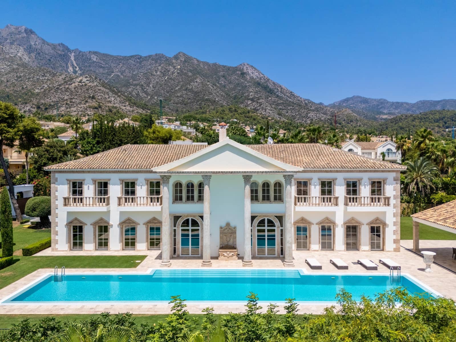 10 soveværelse Villa til salg i Golden Mile med swimmingpool garage - € 17.500.000 (Ref: 10166880)