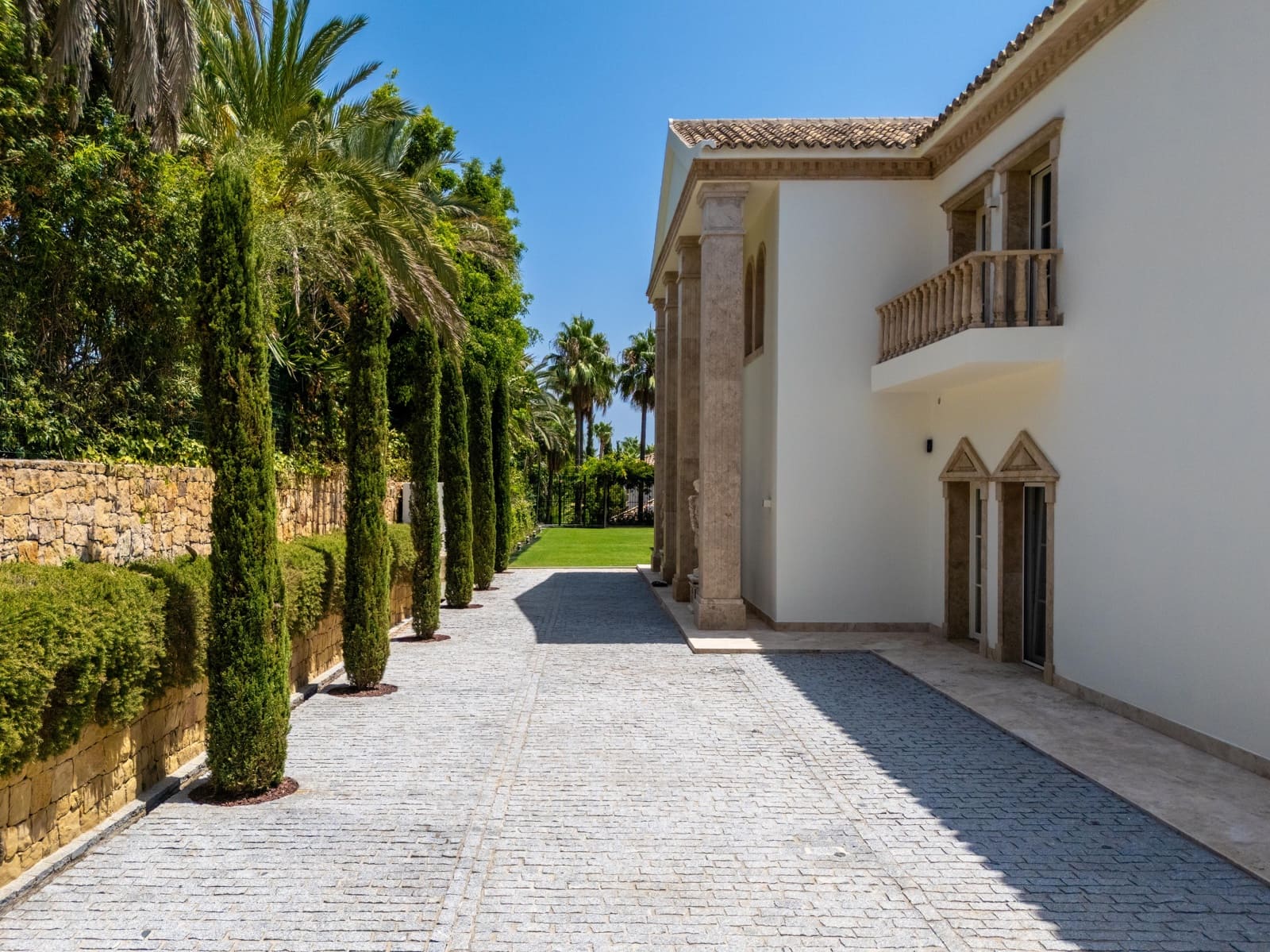 10 soveværelse Villa til salg i Golden Mile med swimmingpool garage - € 17.500.000 (Ref: 10166880)