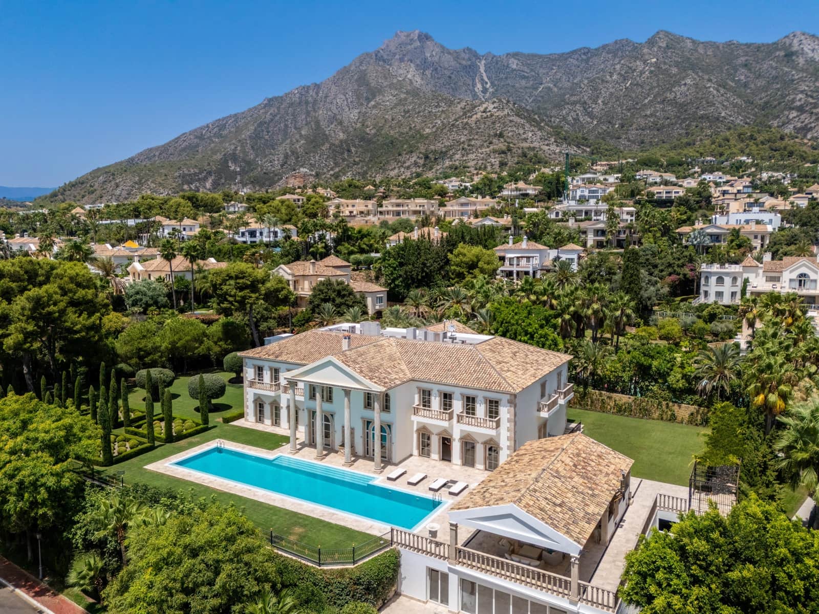 10 soveværelse Villa til salg i Golden Mile med swimmingpool garage - € 17.500.000 (Ref: 10166880)
