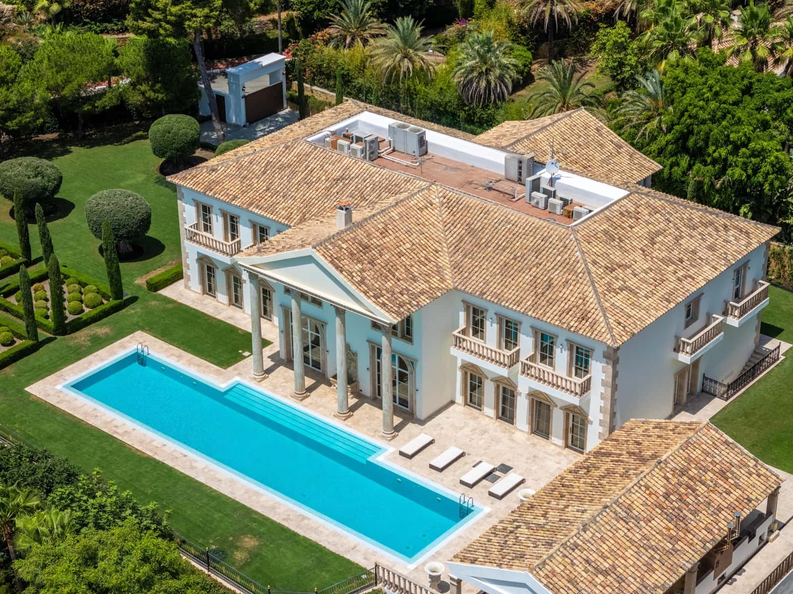10 soveværelse Villa til salg i Golden Mile med swimmingpool garage - € 17.500.000 (Ref: 10166880)