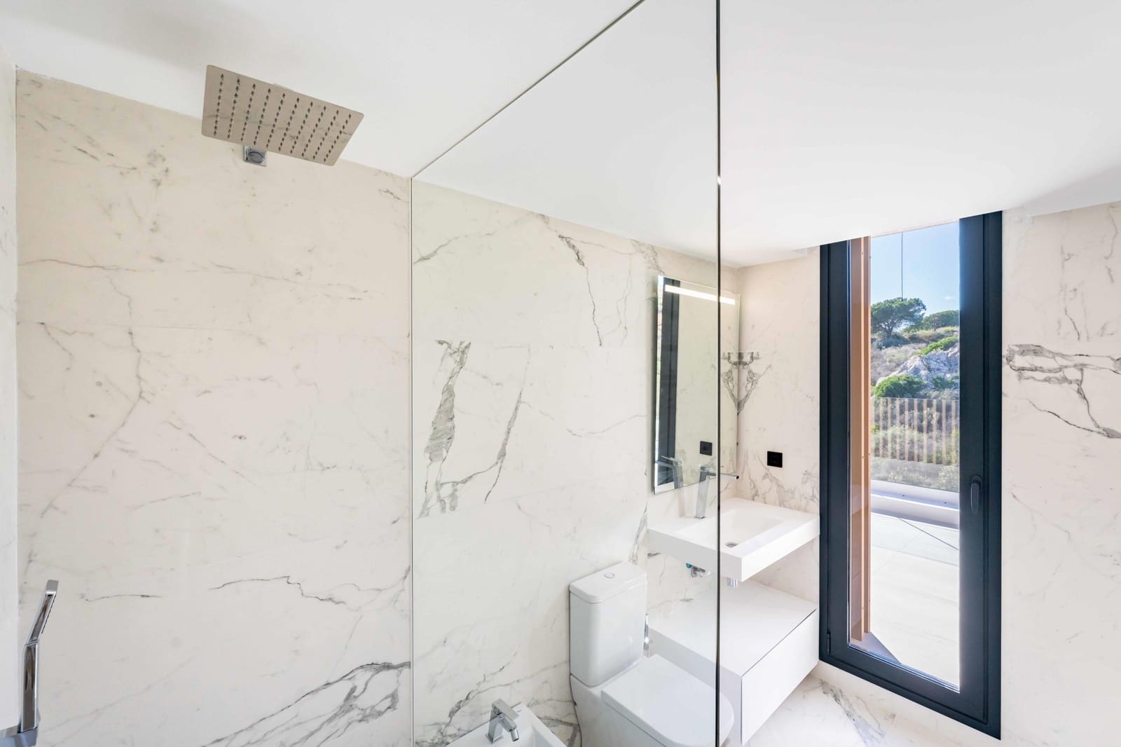 5 bedroom Villa for sale in Sotogrande with pool garage - € 3,350,000 (Ref: 10185219)