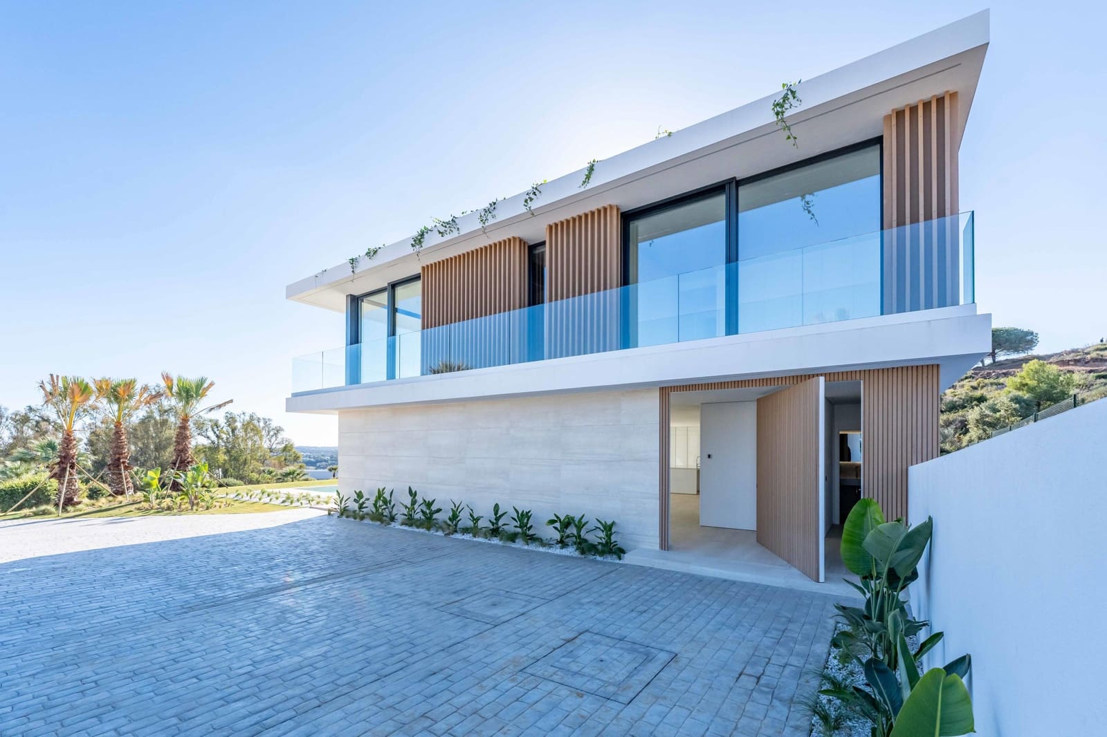 5 bedroom Villa for sale in Sotogrande with pool garage - € 3,350,000 (Ref: 10185219)