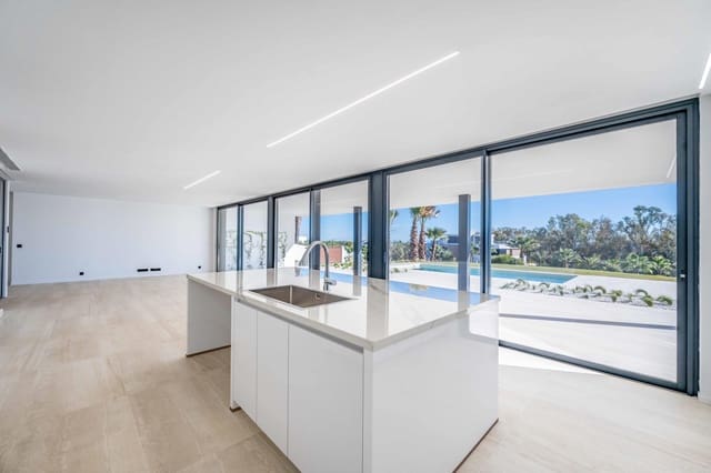 5 bedroom Villa for sale in Sotogrande Alto, San Roque with pool garage - € 3,350,000 (Ref: 10185219)