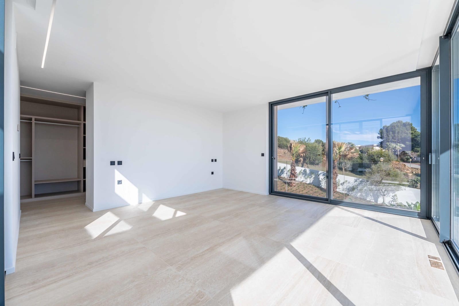 5 bedroom Villa for sale in Sotogrande with pool garage - € 3,350,000 (Ref: 10185219)