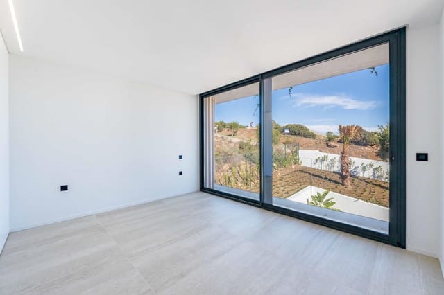 5 bedroom Villa for sale in Sotogrande Alto, San Roque with pool garage - € 3,350,000 (Ref: 10185219)