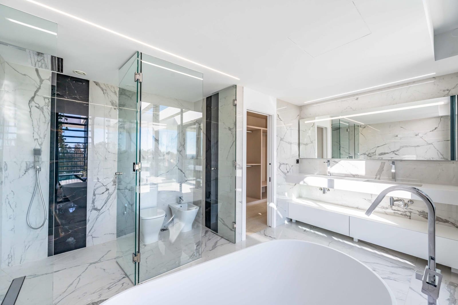 5 bedroom Villa for sale in Sotogrande with pool garage - € 3,350,000 (Ref: 10185219)
