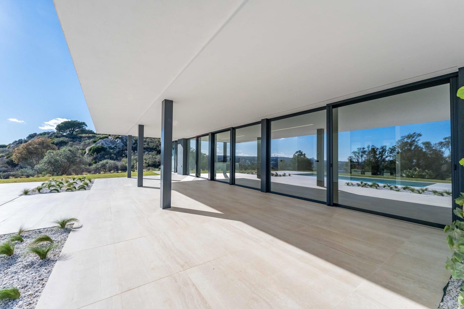 5 bedroom Villa for sale in Sotogrande with pool garage - € 3,350,000 (Ref: 10185219)