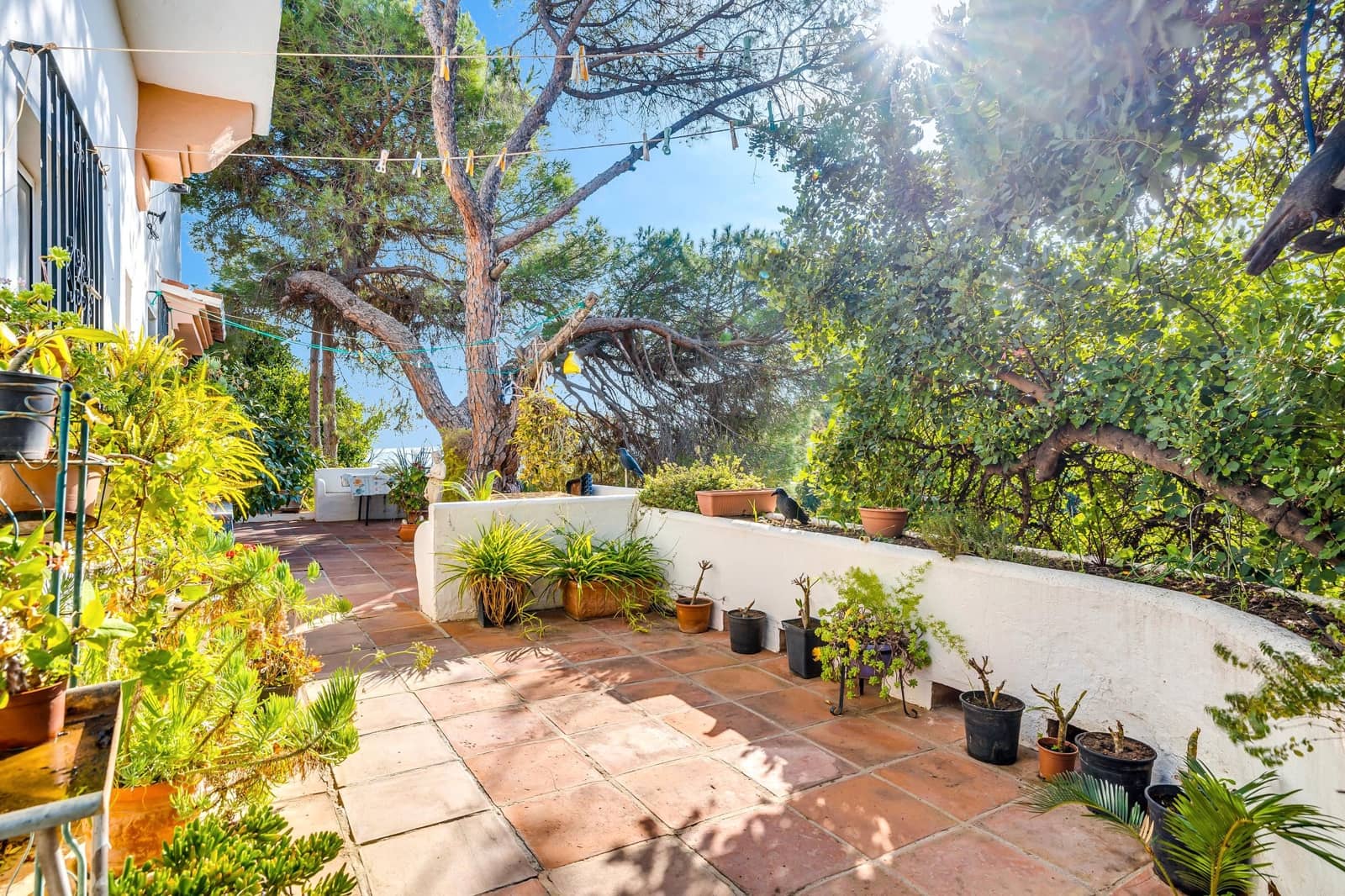 5 bedroom Villa for sale in Estepona with pool - € 1,175,000 (Ref: 8044334)
