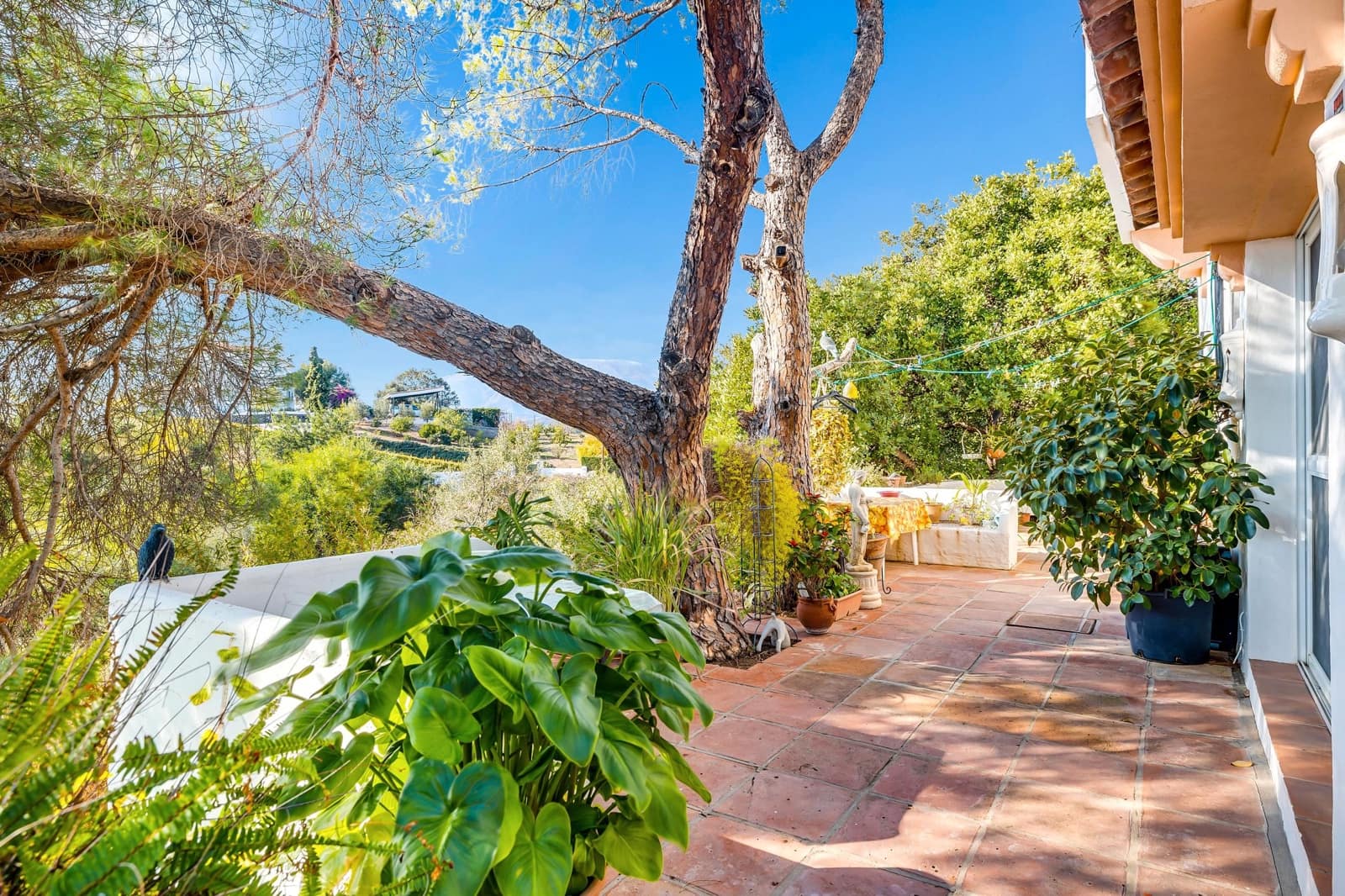 5 bedroom Villa for sale in Estepona with pool - € 1,175,000 (Ref: 8044334)
