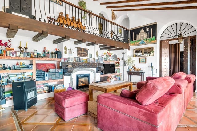 5 makuuhuone Huvila myytävänä paikassa Las Lomas, Estepona mukana uima-altaan - 1 175 000 € (Ref: 8044334)