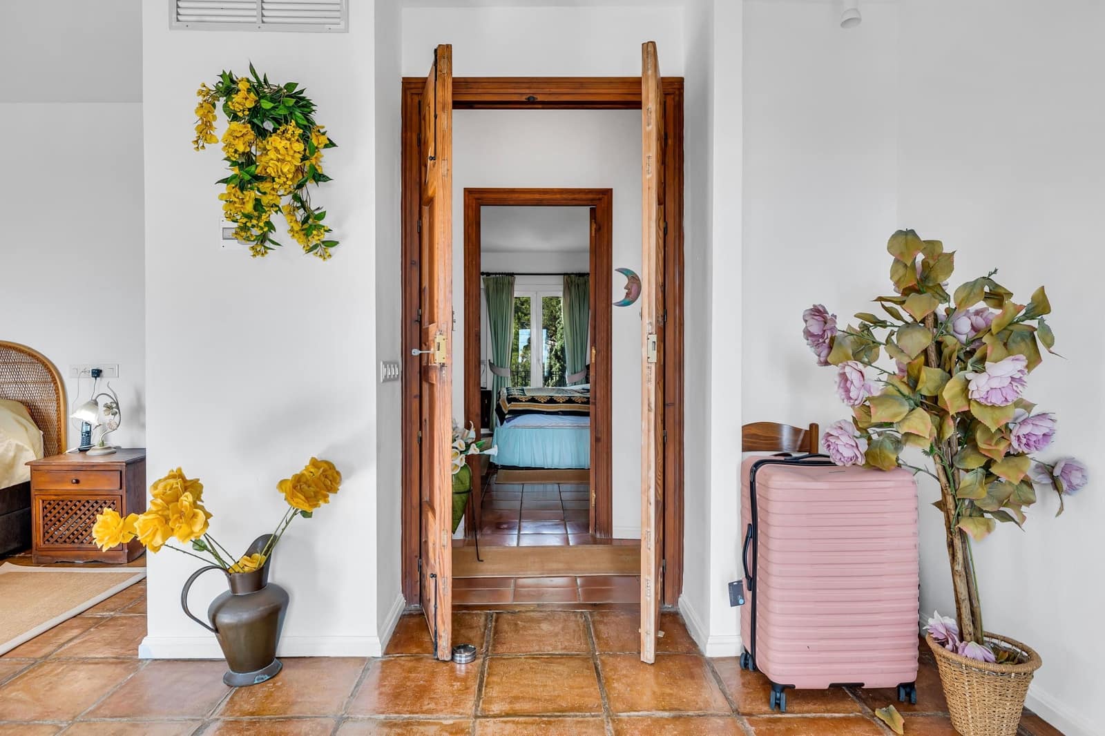5 bedroom Villa for sale in Estepona with pool - € 1,175,000 (Ref: 8044334)