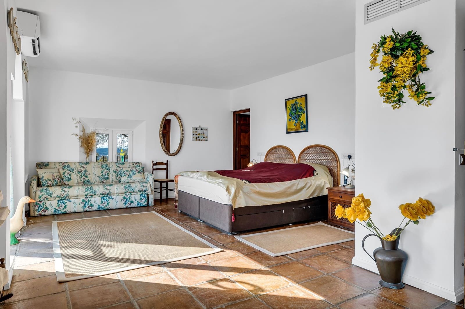 5 bedroom Villa for sale in Estepona with pool - € 1,175,000 (Ref: 8044334)