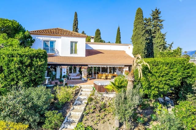 5 makuuhuone Huvila myytävänä paikassa Las Lomas, Estepona mukana uima-altaan - 1 175 000 € (Ref: 8044334)