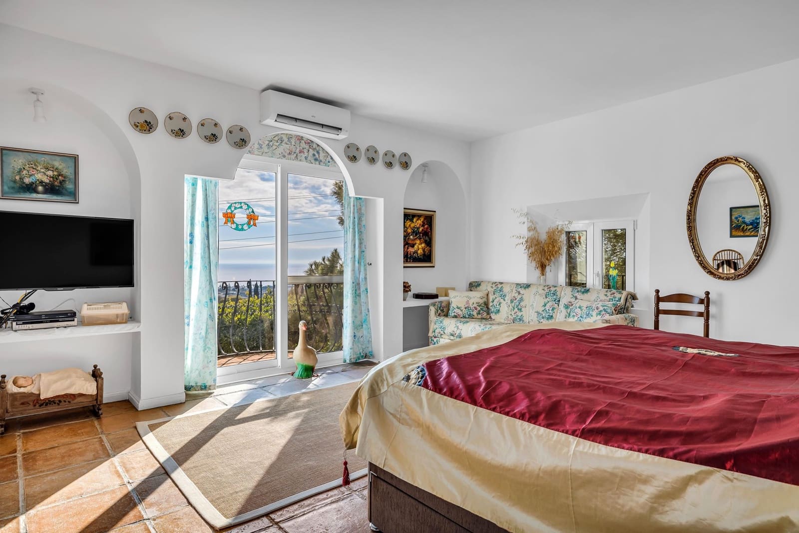 5 bedroom Villa for sale in Estepona with pool - € 1,175,000 (Ref: 8044334)