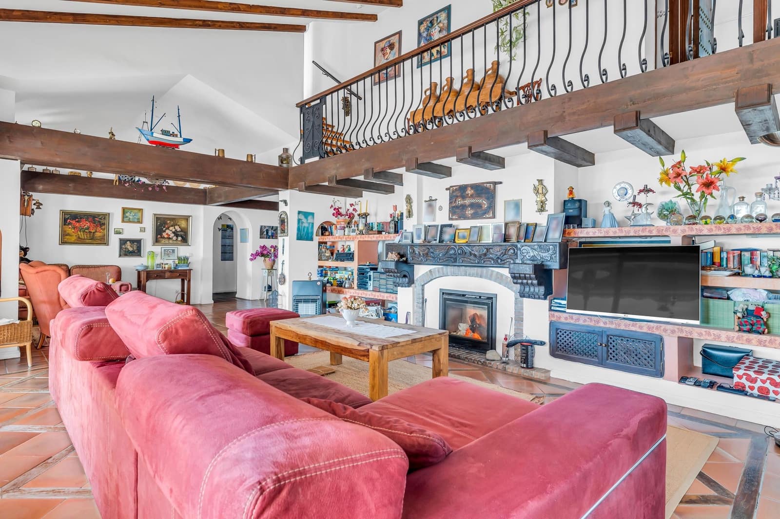 5 bedroom Villa for sale in Estepona with pool - € 1,175,000 (Ref: 8044334)