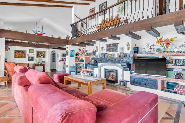 5 makuuhuone Huvila myytävänä paikassa Las Lomas, Estepona mukana uima-altaan - 1 175 000 € (Ref: 8044334)