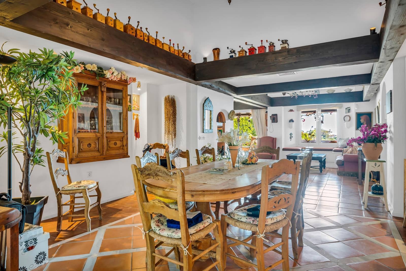 5 bedroom Villa for sale in Estepona with pool - € 1,175,000 (Ref: 8044334)