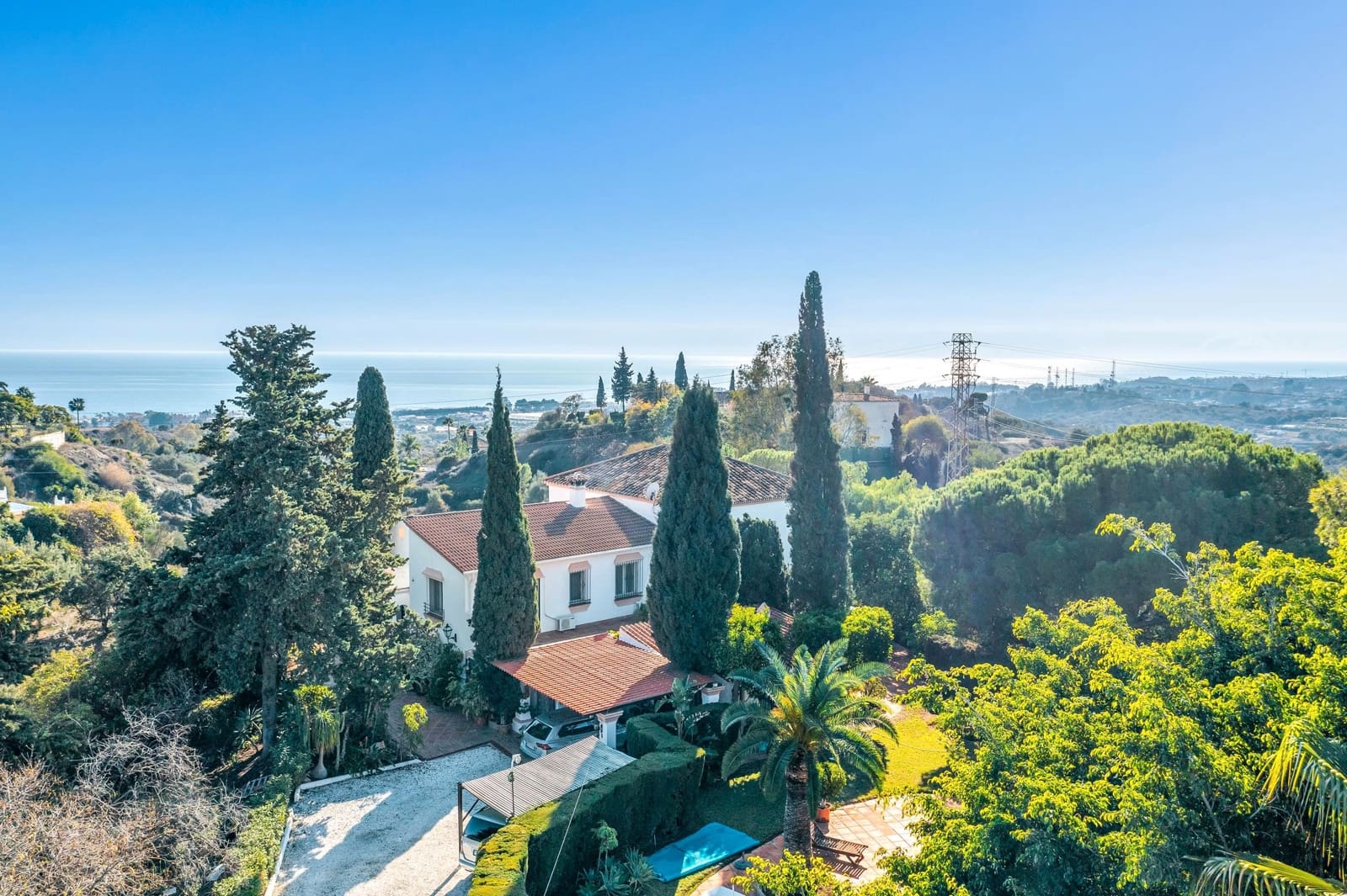 5 bedroom Villa for sale in Estepona with pool - € 1,175,000 (Ref: 8044334)