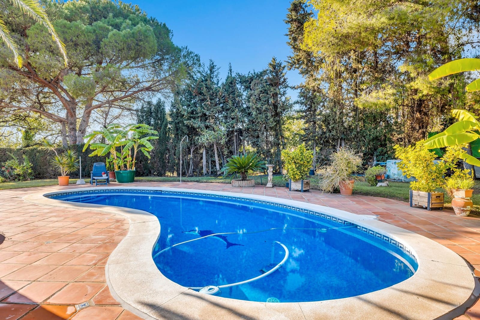 5 bedroom Villa for sale in Estepona with pool - € 1,175,000 (Ref: 8044334)