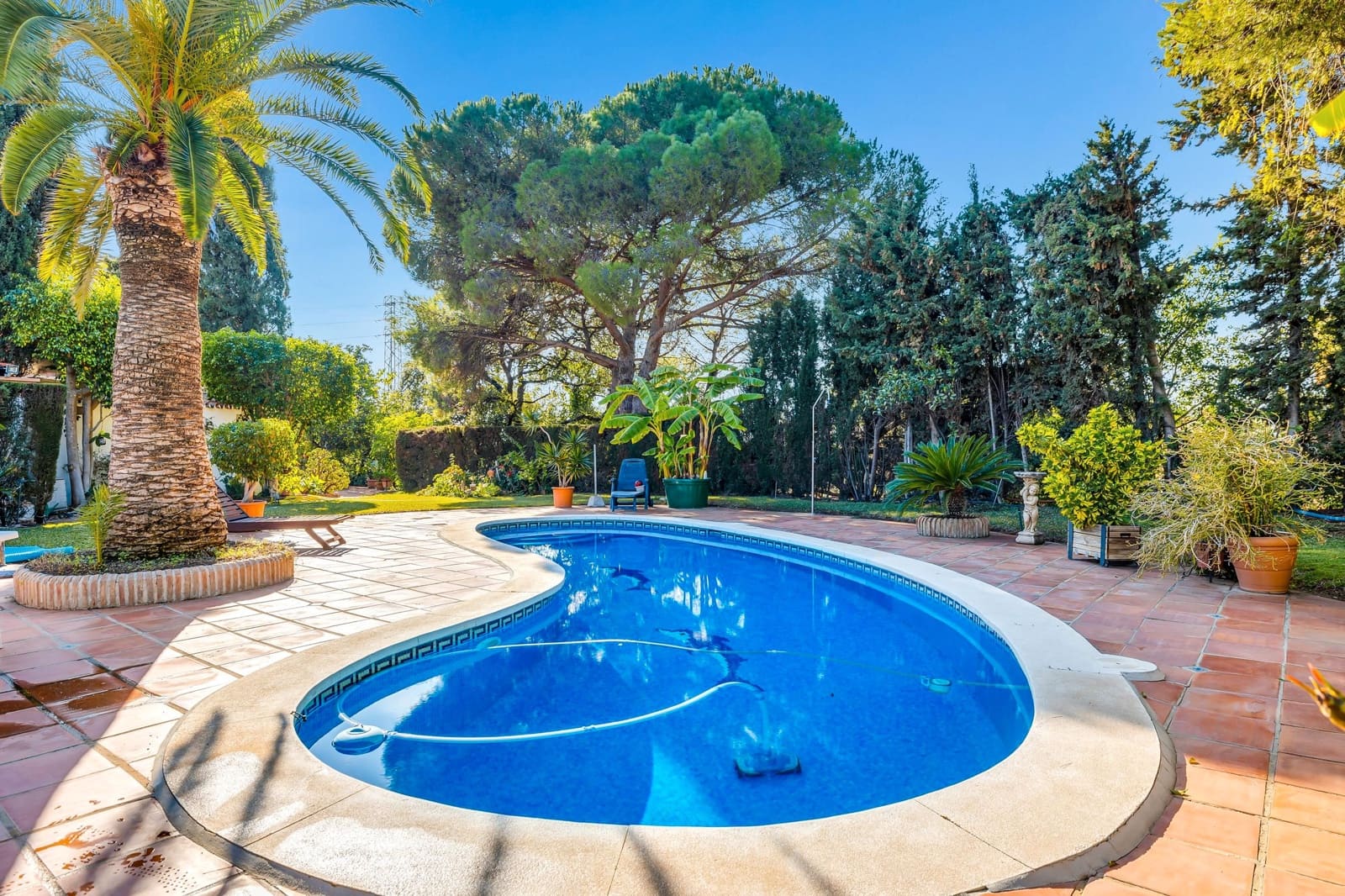 5 bedroom Villa for sale in Estepona with pool - € 1,175,000 (Ref: 8044334)