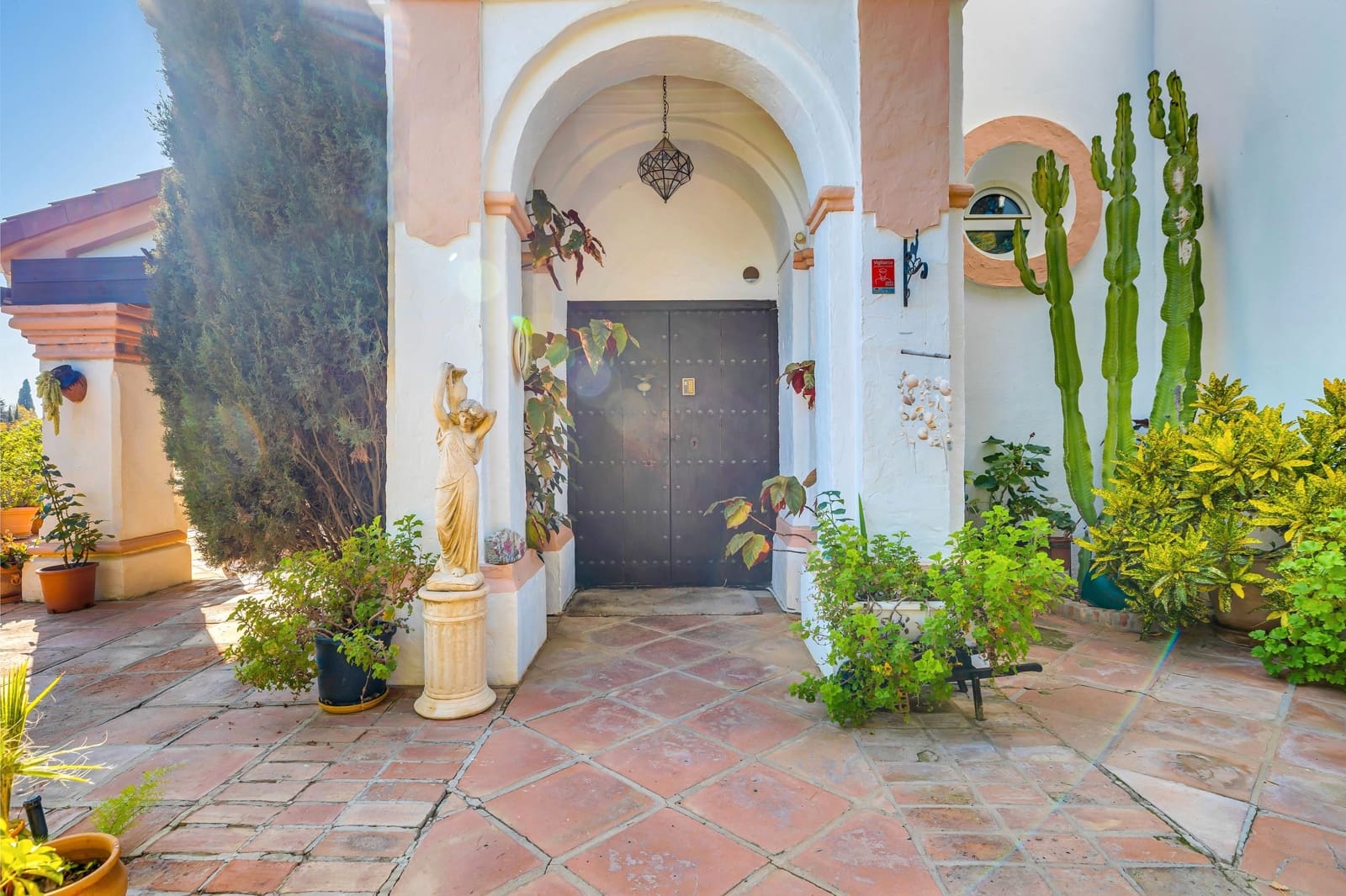 5 bedroom Villa for sale in Estepona with pool - € 1,175,000 (Ref: 8044334)