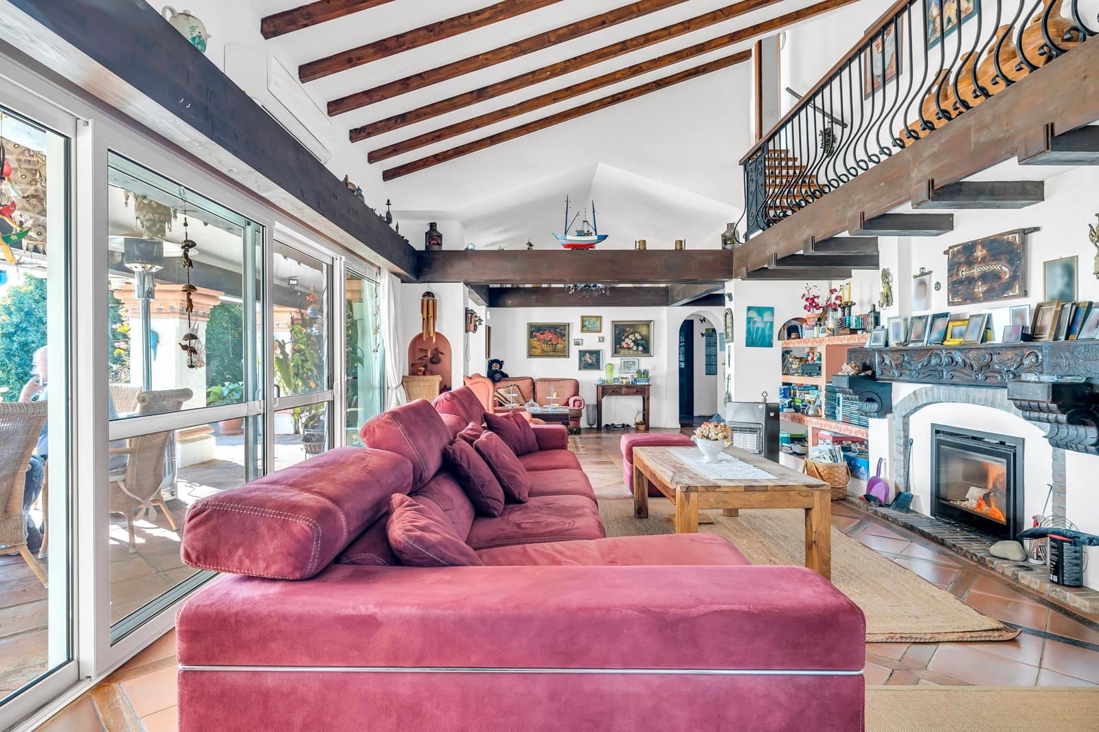 5 bedroom Villa for sale in Estepona with pool - € 1,175,000 (Ref: 8044334)