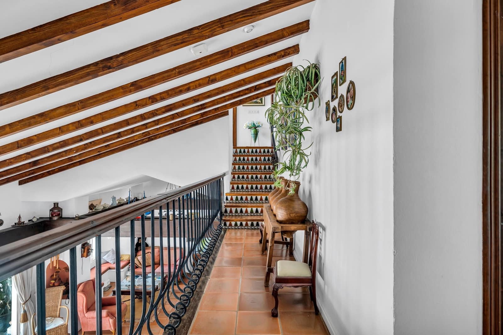 5 bedroom Villa for sale in Estepona with pool - € 1,175,000 (Ref: 8044334)