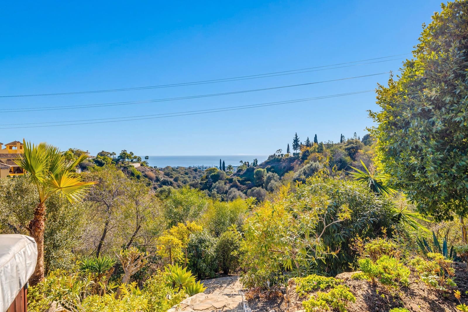 5 bedroom Villa for sale in Estepona with pool - € 1,175,000 (Ref: 8044334)