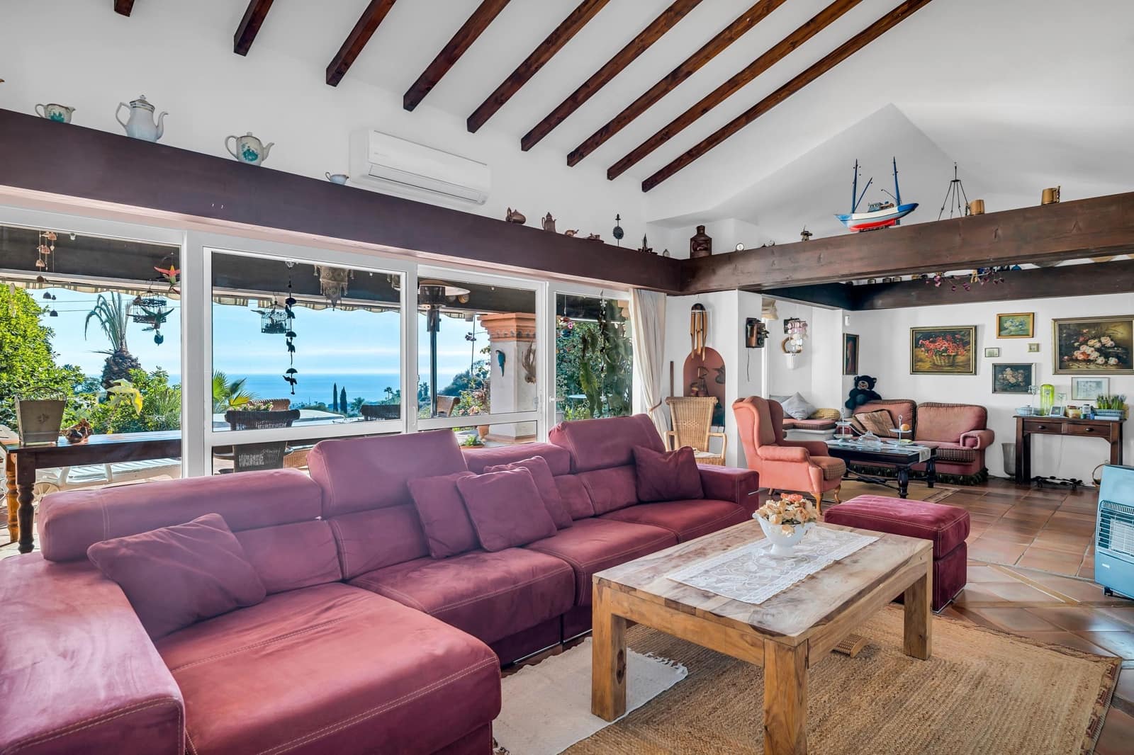 5 bedroom Villa for sale in Estepona with pool - € 1,175,000 (Ref: 8044334)