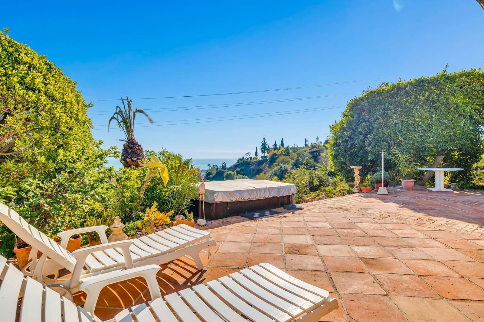 5 bedroom Villa for sale in Estepona with pool - € 1,175,000 (Ref: 8044334)