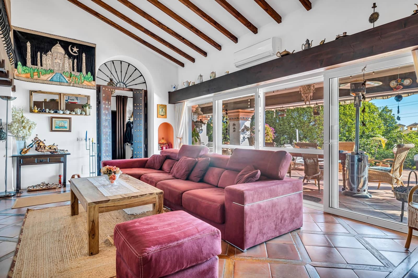 5 bedroom Villa for sale in Estepona with pool - € 1,175,000 (Ref: 8044334)