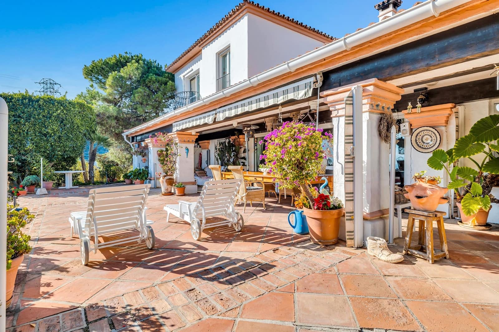 5 bedroom Villa for sale in Estepona with pool - € 1,175,000 (Ref: 8044334)
