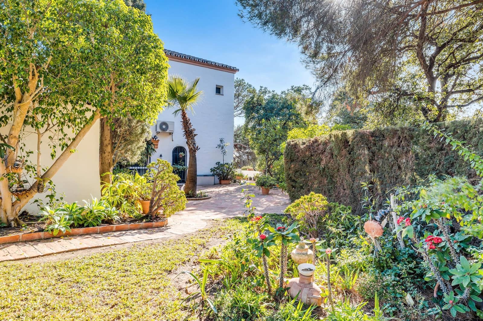 5 bedroom Villa for sale in Estepona with pool - € 1,175,000 (Ref: 8044334)