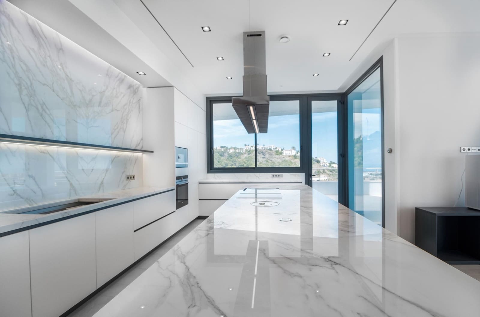 12 Zimmer Villa zu verkaufen in Benahavis mit Pool - 12.700.000 € (Ref: 8046707)