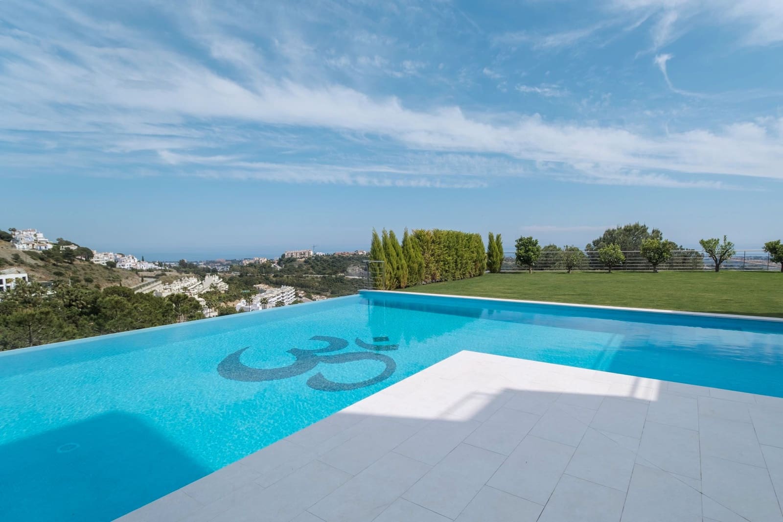 12 Zimmer Villa zu verkaufen in Benahavis mit Pool - 12.700.000 € (Ref: 8046707)