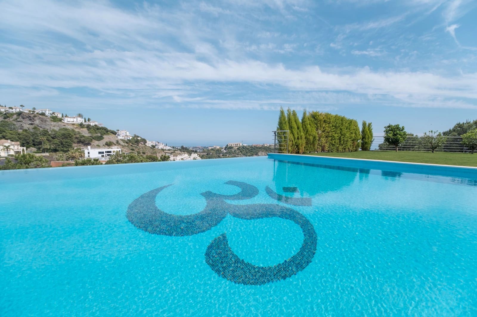 12 Zimmer Villa zu verkaufen in Benahavis mit Pool - 12.700.000 € (Ref: 8046707)