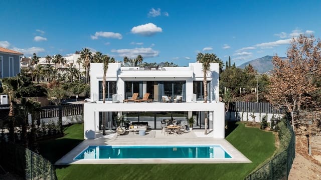 4 makuuhuone Huvila myytävänä paikassa Nueva Atalaya, Estepona mukana uima-altaan - 2 200 000 € (Ref: 8154105)