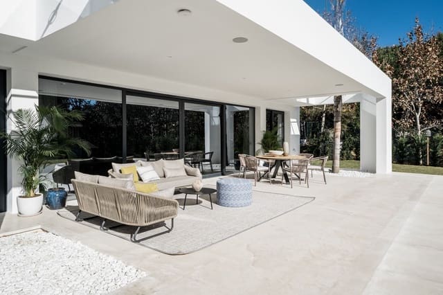 4 makuuhuone Huvila myytävänä paikassa Nueva Atalaya, Estepona mukana uima-altaan - 2 200 000 € (Ref: 8154105)