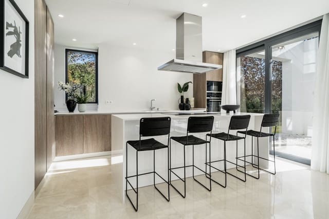 4 makuuhuone Huvila myytävänä paikassa Nueva Atalaya, Estepona mukana uima-altaan - 2 200 000 € (Ref: 8154105)