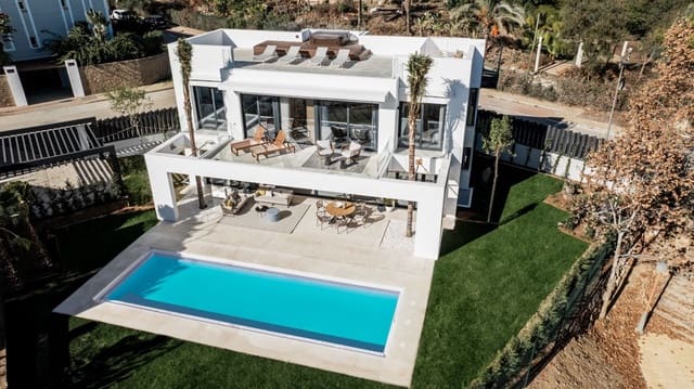 4 makuuhuone Huvila myytävänä paikassa Nueva Atalaya, Estepona mukana uima-altaan - 2 200 000 € (Ref: 8154105)