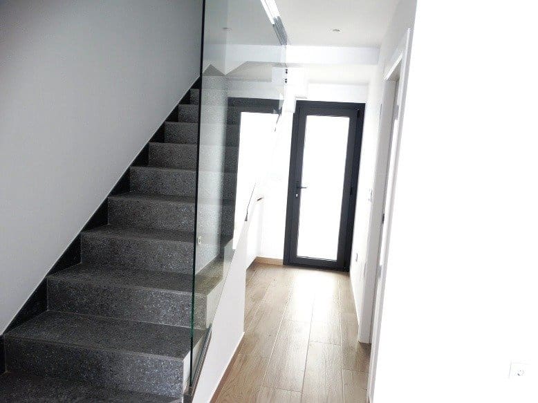 3 quarto Moradia Geminada para venda em Pilar de la Horadada com piscina - 425 000 € (Ref: 10030695)